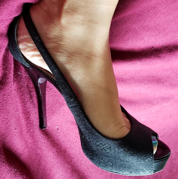 GUESS Hondo stiletto peeptoe platforms, monogram - Picture 3 of 11